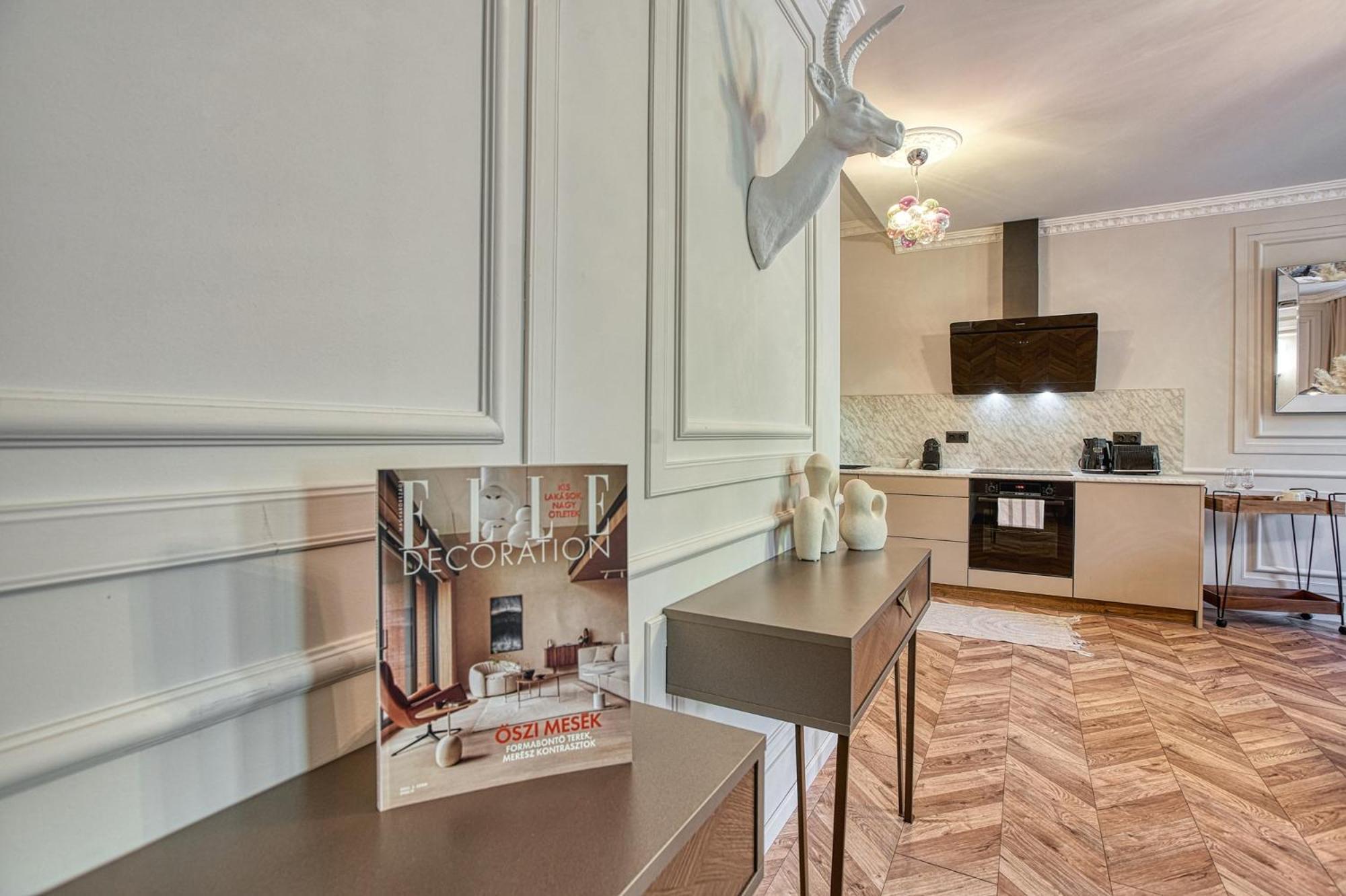The Doors Luxury Apartment โมชนมายารูวาร์ ภายนอก รูปภาพ