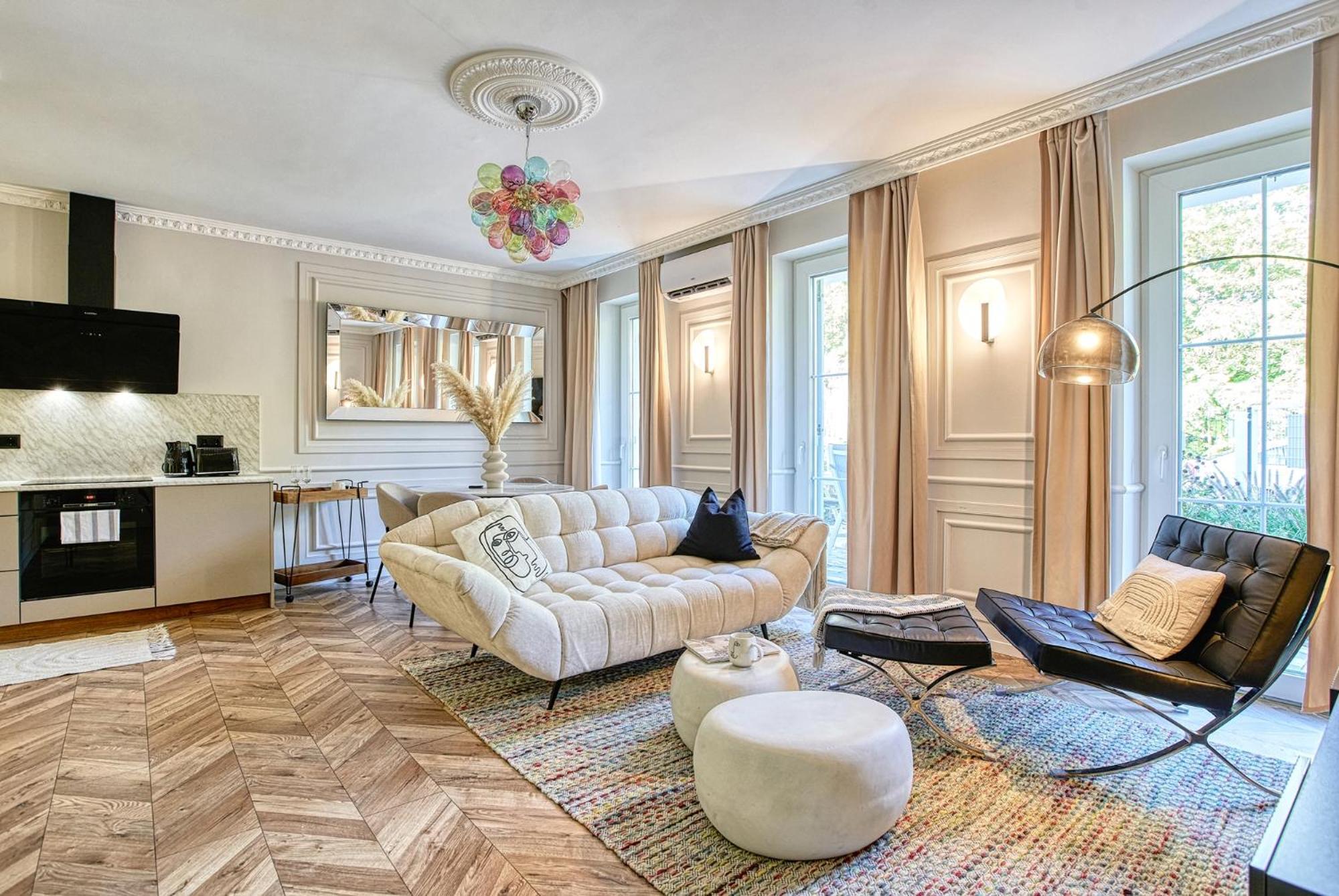 The Doors Luxury Apartment โมชนมายารูวาร์ ภายนอก รูปภาพ