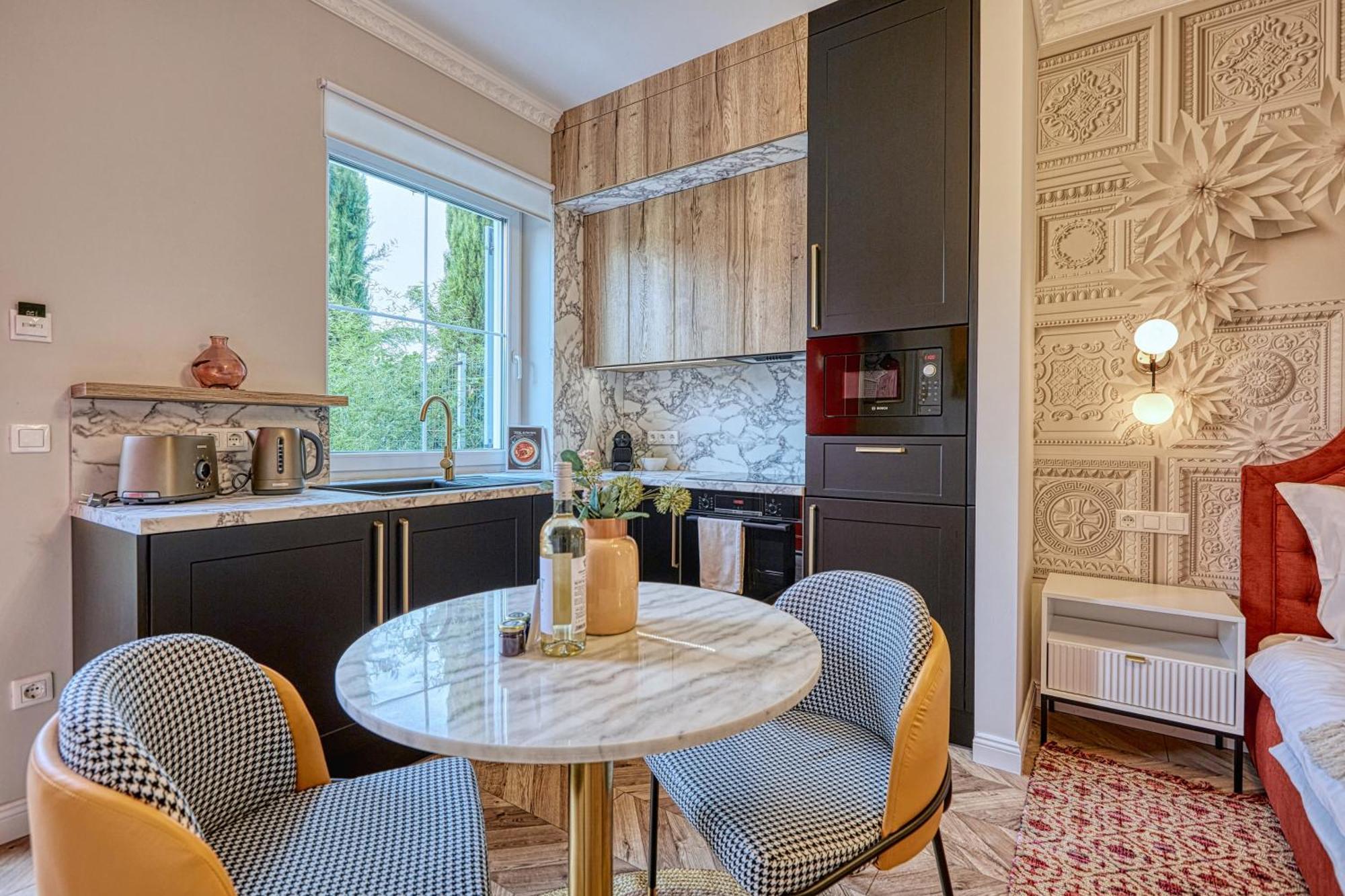 The Doors Luxury Apartment โมชนมายารูวาร์ ภายนอก รูปภาพ